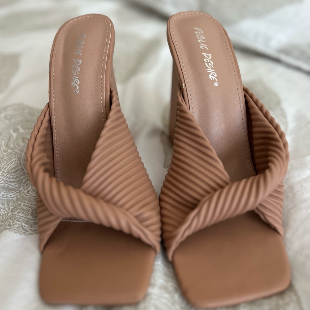 NWOT Public Désire Mule Heels, size 8
